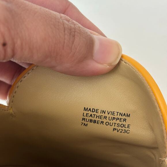 Michael Kors Tiffanie Yellow & Gold Suede Flats Casual Mules women’s size 7 - Picture 4 of 6